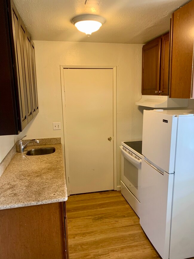 Kitchen - 823 Leyte Ct