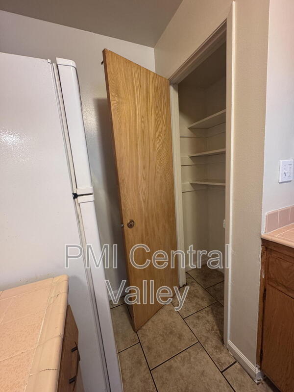 Foto del edificio - 1331 Pinetree Dr