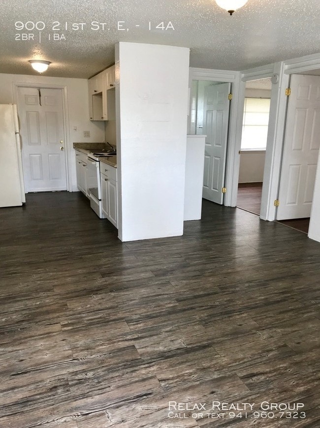 Building Photo - Affordable 2 Bed, 1 Bath Duplex