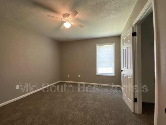 Building Photo - 3389 Rebeh Rd