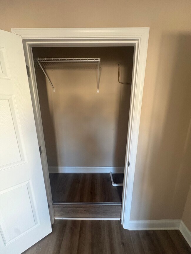 Foto del edificio - 302 Hendrickson Ln