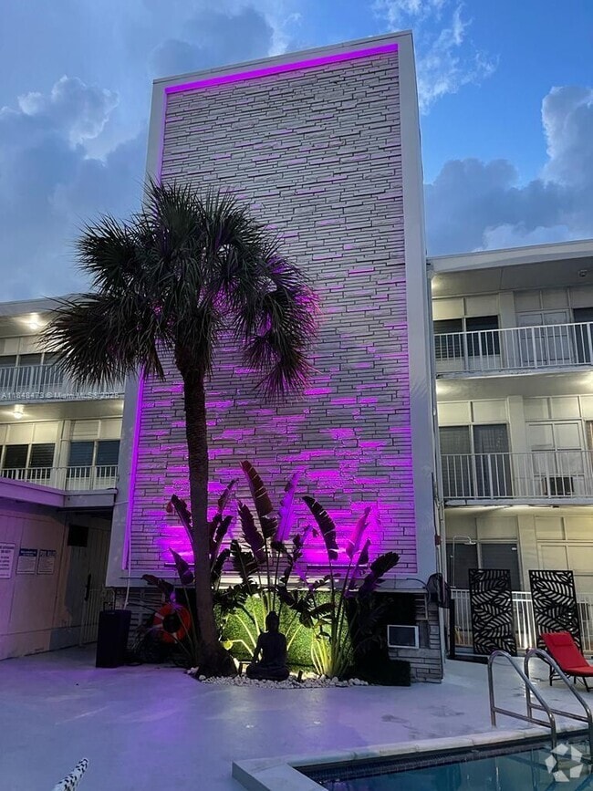 Building Photo - 2101 Normandy Dr