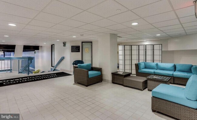 Building Photo - 1300 Crystal Dr