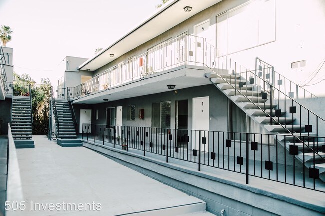 Foto del edificio - 1349 N Martel Ave