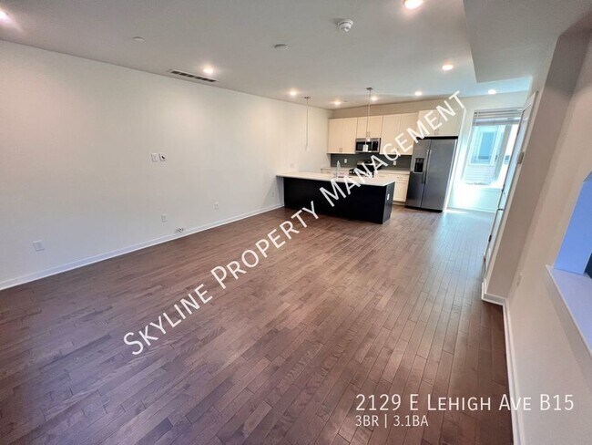 Building Photo - Gorgeous 3 Bedroom Condo W/ Parking For Re...