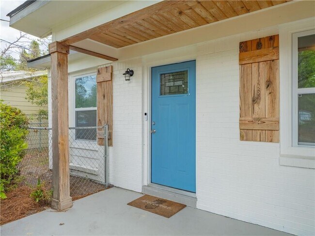 Foto del edificio - 244 Sherwood Ln
