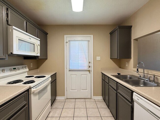 Foto del edificio - 3804 Littleleaf Ct