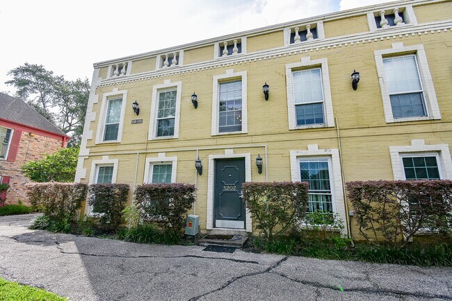 Foto del edificio - 5202 Arboles Dr