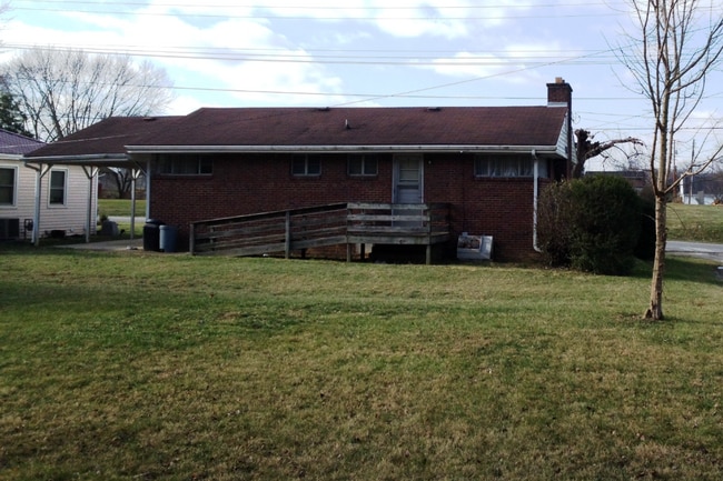 Building Photo - 514 Solida Rd