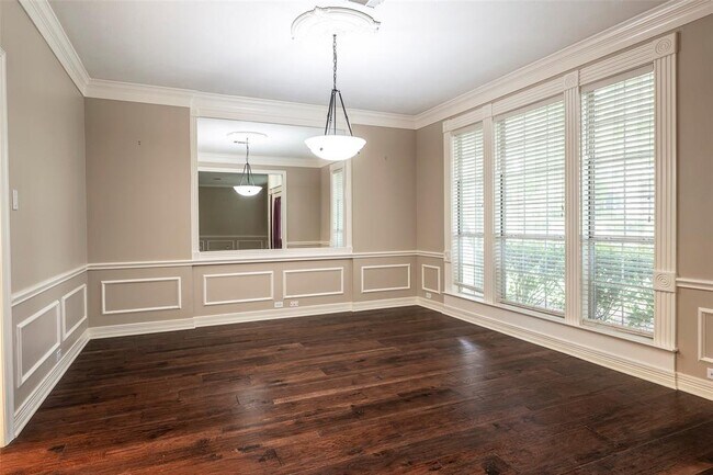 Building Photo - 565 Oak Hill Dr