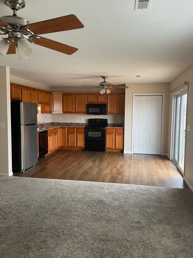 Building Photo - 35 Colonial Mnr