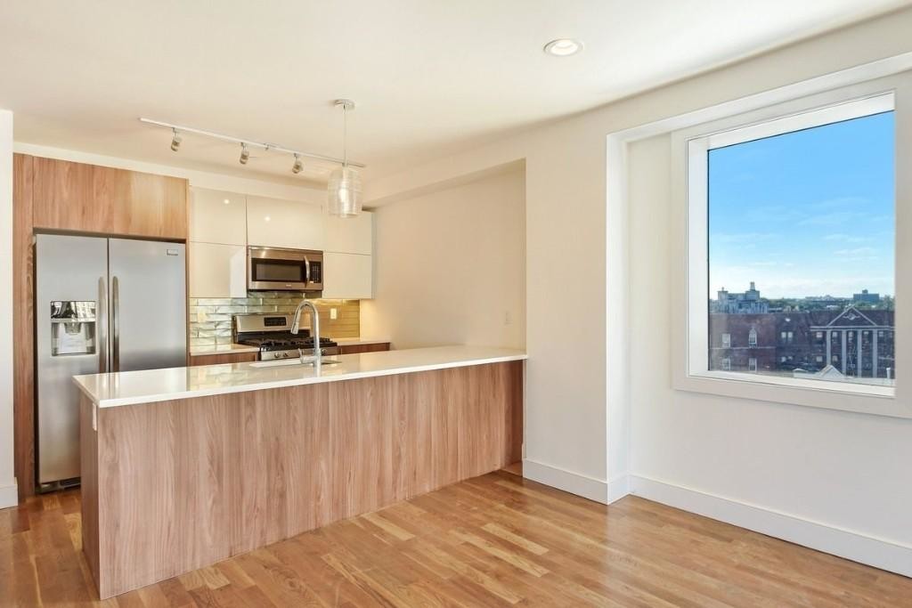 Foto principal - 1288 E 19th St