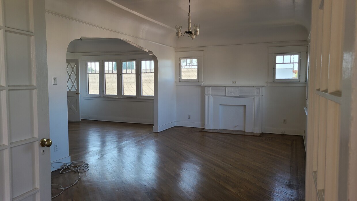 Primary Photo - 2122 Vineyard Ave