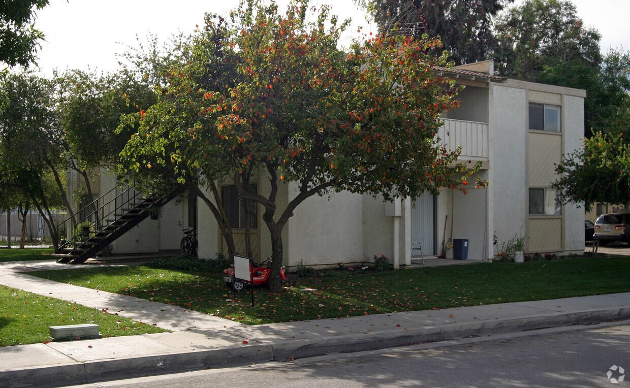 Primary Photo - 24555 Canada St
