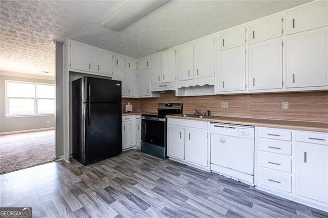 Building Photo - 469 SOUTHERN