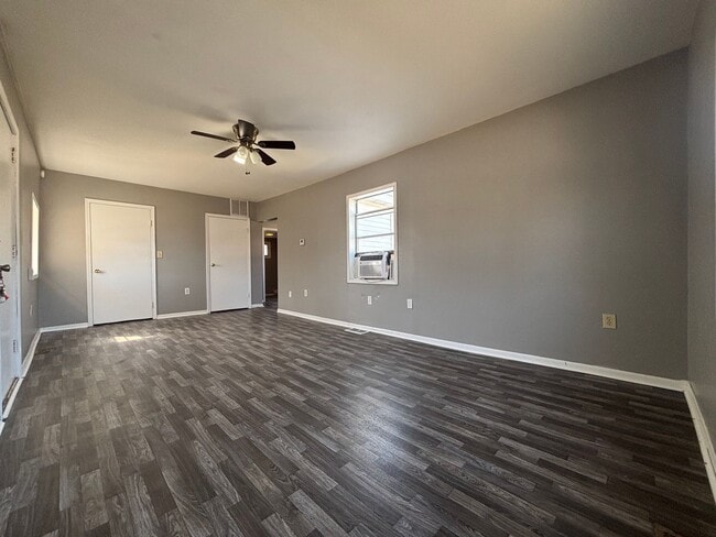Building Photo - Adorable 2 bedroom 1 bath House