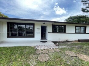 Building Photo - 4641 SW 104th Ct