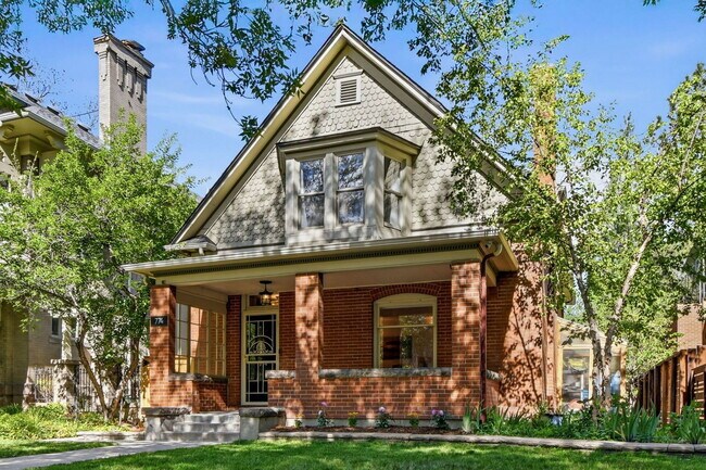 Photo - "Charming 4-Bed Oasis with 2.5 Baths in the Heart of Denver!" Apartment