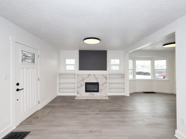 Building Photo - 2867 Kiesel Ave