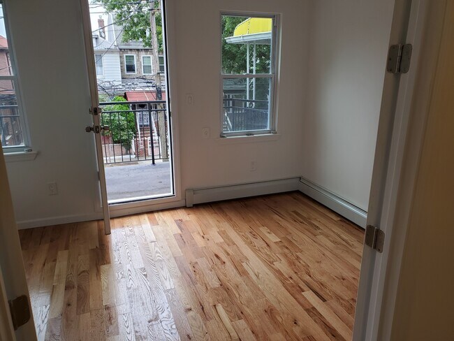 Foto del edificio - 552 E 52nd St