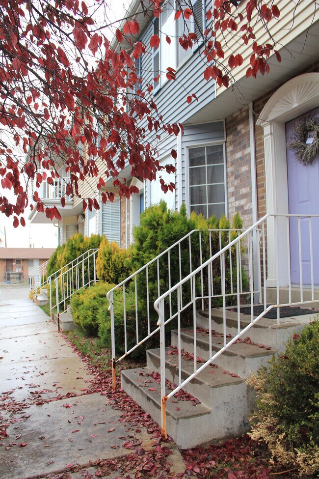 Building Photo - 677 N 700 E