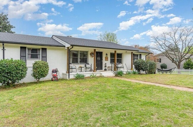 Building Photo - Pool and Movie Room - Charming 3BR House i...