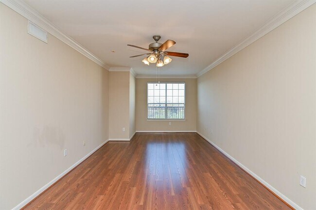 Building Photo - 7575 Kirby Dr