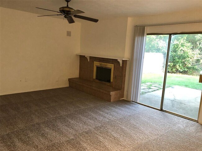 Building Photo - 924 Goodwin Dr