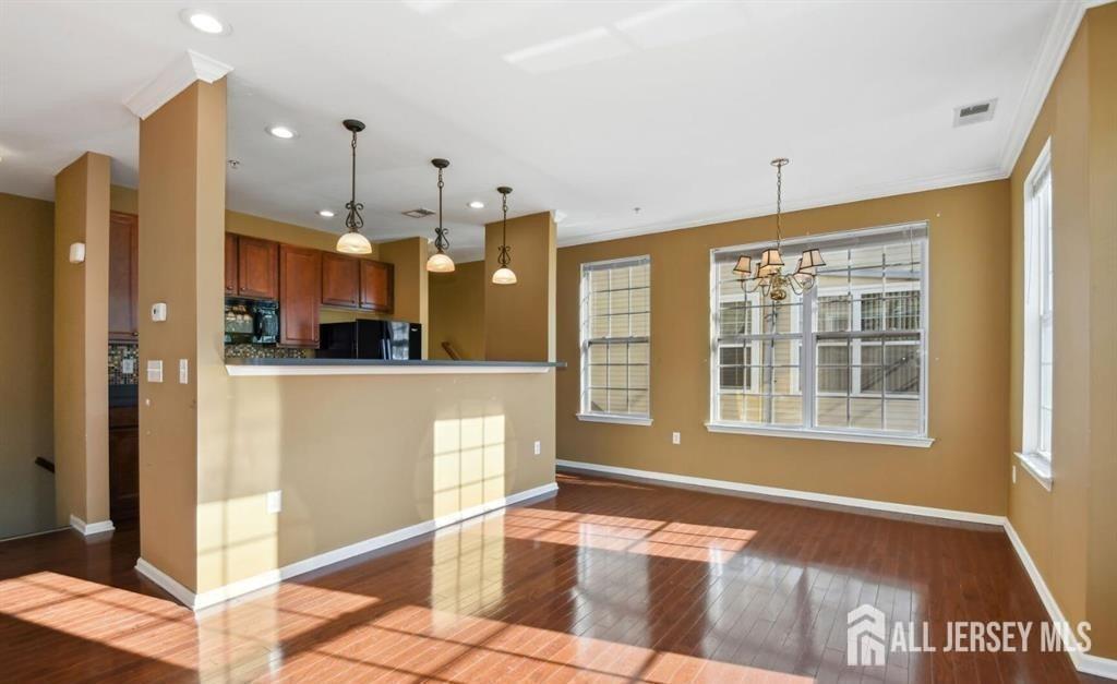 Foto del edificio - 24 Roosevelt Ave