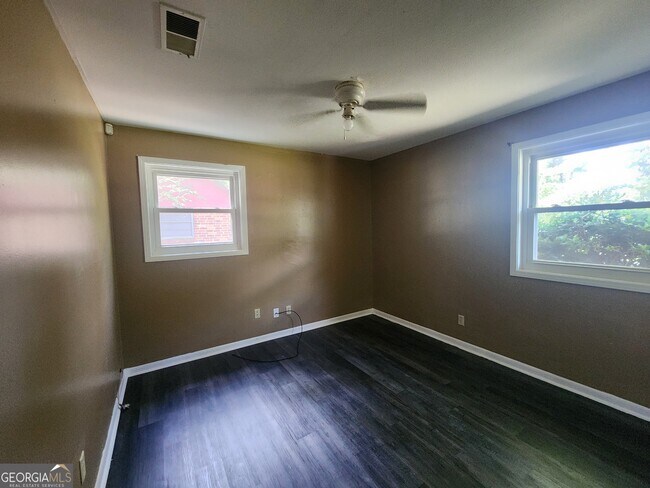 Foto del edificio - 3245 Doyle Ave