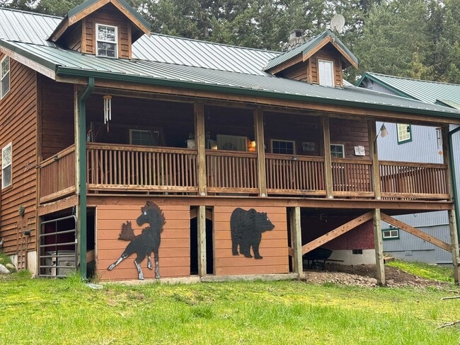 Building Photo - Beautiful View! 2 Bedroom 2 Bath in the Ga...