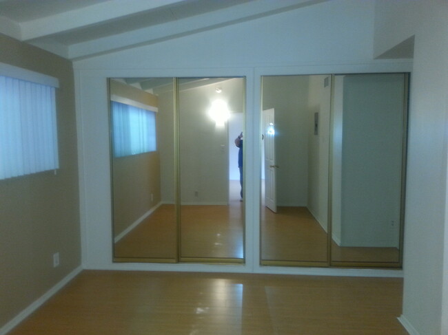 MIRROR CLOSETS DOORS - 4616 Cahuenga Blvd