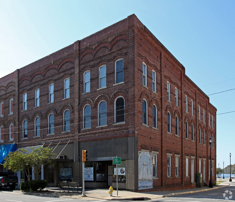 Primary Photo - 189-195 Main St