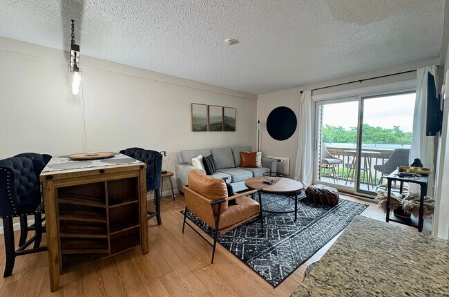 Building Photo - 144 Treetop Cir