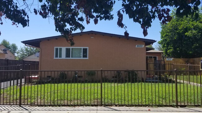 Foto del edificio - 8603 Tilden Ave