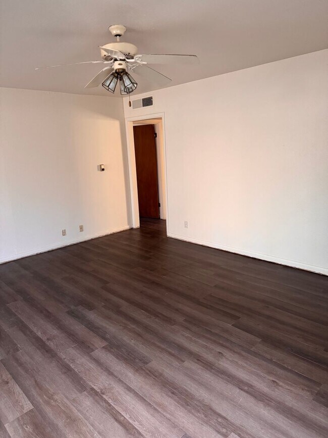 Foto del edificio - 2 Bedroom 1 Bathroom House North of Hospital