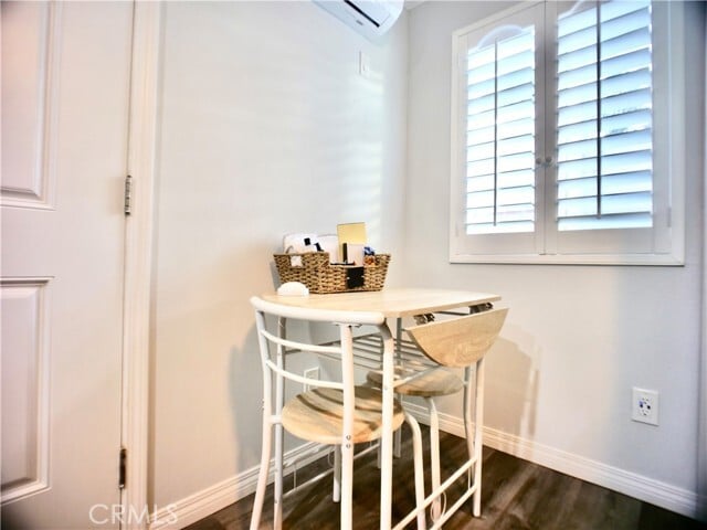 Foto del edificio - 1220 W 56th St