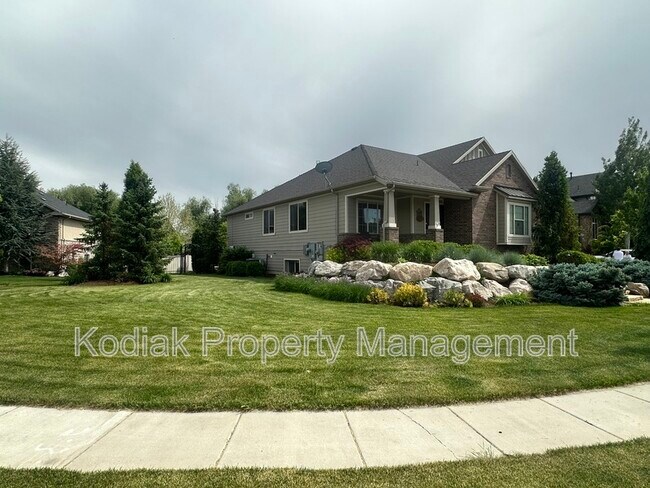 Building Photo - 1139 Kings Ct