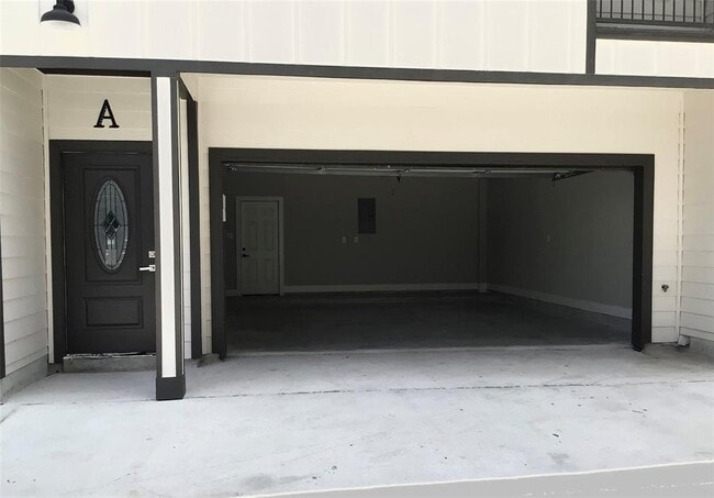 Building Photo - 2109 Marnel Rd