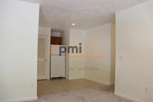 Foto del edificio - 48 Primrose Dr