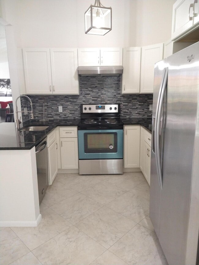 Building Photo - 5475 Verona Dr