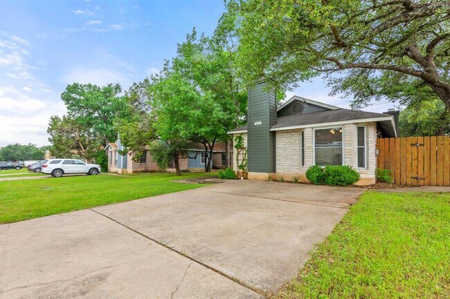 Building Photo - 9618 Sugar Hill Dr