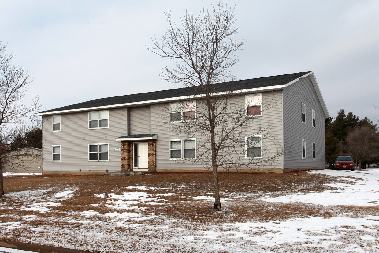 2521 Harvey Dr SW, Menomonie, WI 54751 Apartments in Menomonie, WI