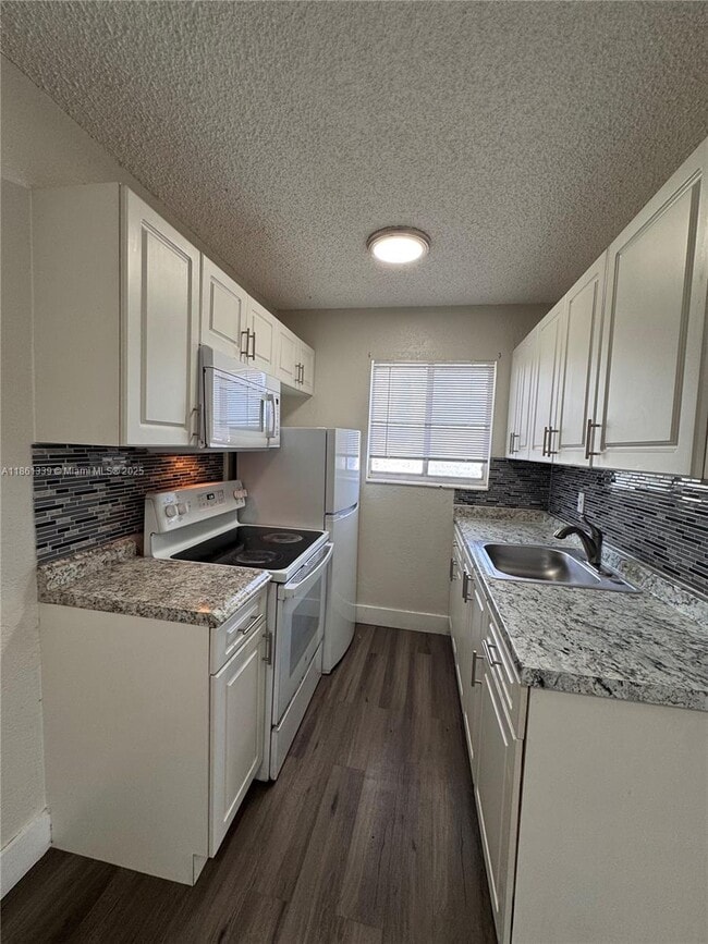 Foto del edificio - 2150 Madison St