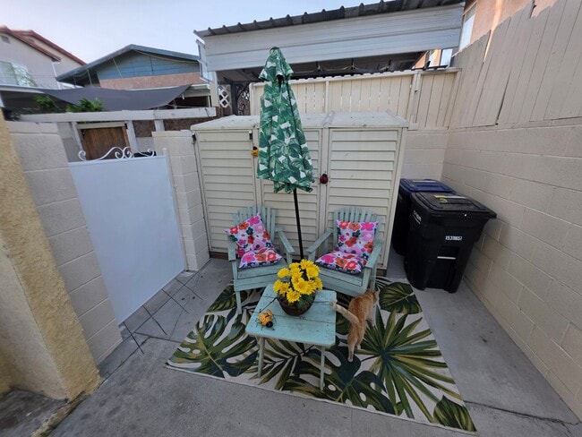 Building Photo - 524 W Greenwood Ave