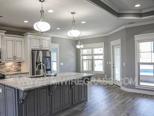 Building Photo - 351 Lakes Dr