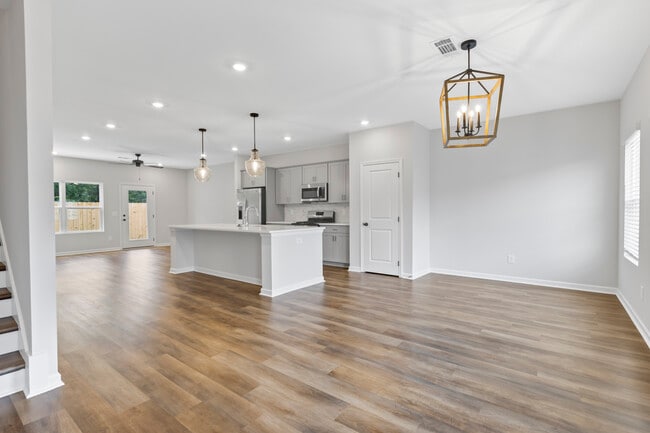 Building Photo - 566 Waterpoint Way