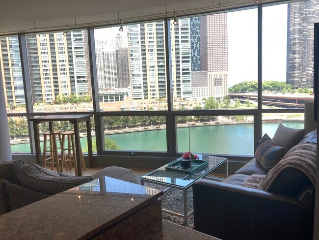 Foto del edificio - 420 E Waterside Dr