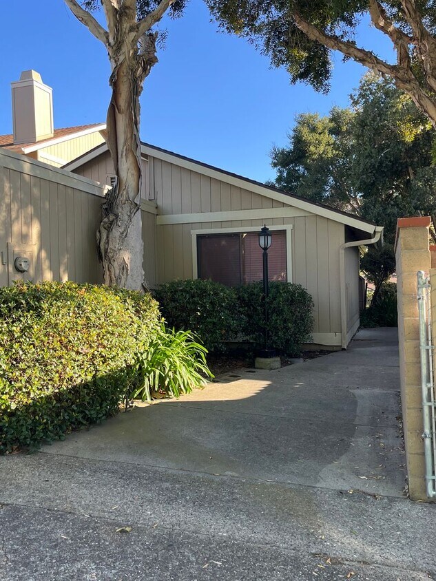 Foto principal - 2 Bedroom, 2 Bathroom home on King Court.