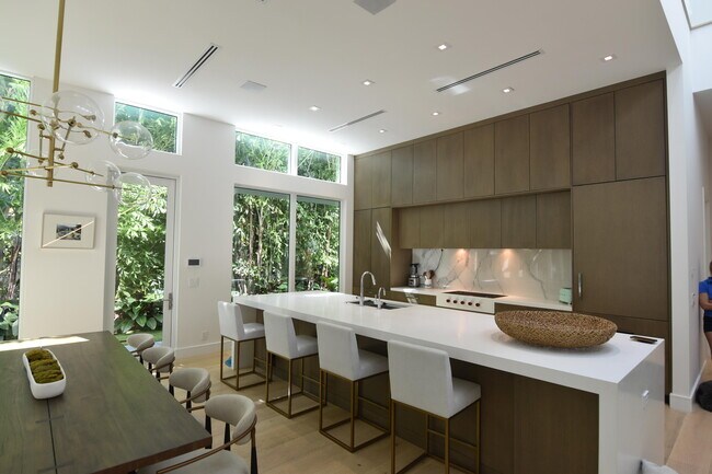 Foto del edificio - 233 NE 7th Ave